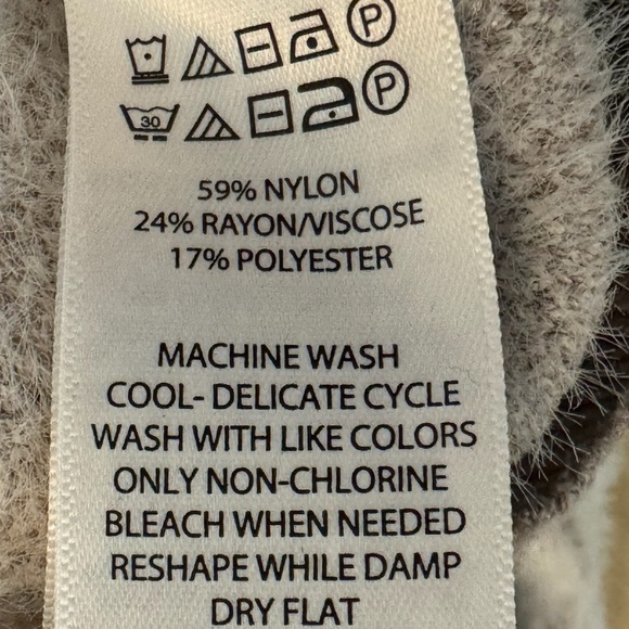 CUPCAKES AND CASHMERE Women’s Knit Buttoned Cardigan Sweater Geometric Tan Sz XS - Picture 5 of 6